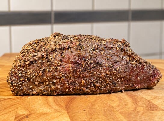 Rôti de bœuf au 5 Baies de Papa après sa cuisson au four et avant son refroidissement